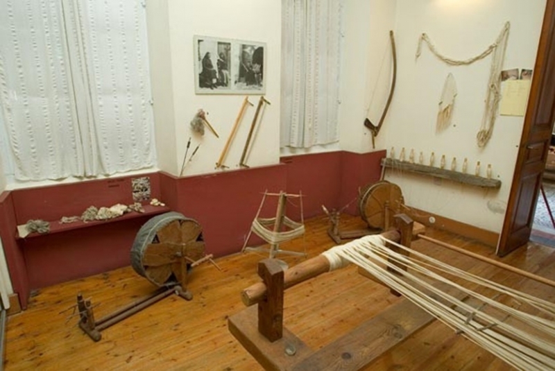 Муниципальный музей народного искусства в старинном здании - памятнике истории и архитектуры в Лимассоле