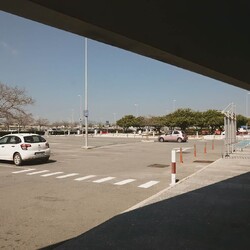 Фотографии опустевшего аэропорта Ларнаки