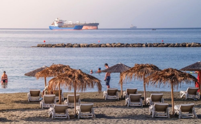 
Кипр мечтает вернуть хотя бы треть туристов
