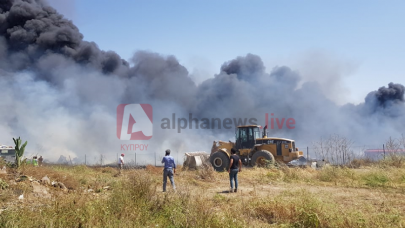 На оккупированной территории Никосии тушат сильный пожар