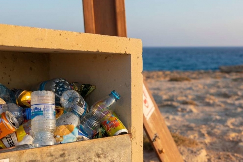 Население Кипра будут просвещать о загрязнении пляжей и моря