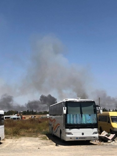 В Никосии горит поле рядом с центром для беженцев