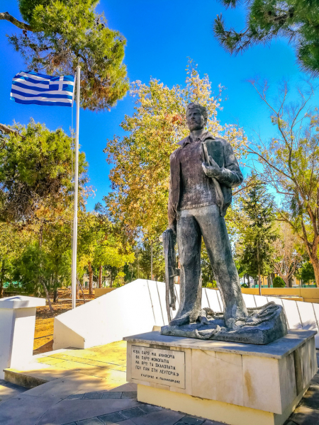 Исторический памятник самому молодому казненному греку-киприоту Эвагорасу Палликаридису