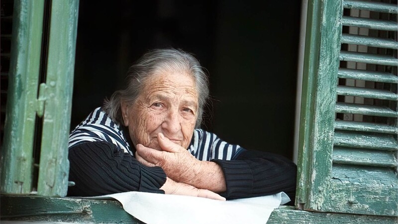 На Кипре каждая третья женщина старше 65 лет живет одна