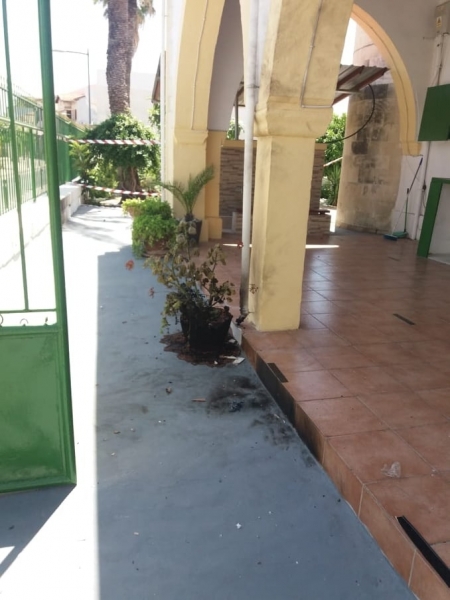 Неизвестные забросали коктейлями молотова мечеть в Лимассоле