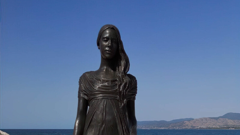 Новая скульптура королевы Регины в Полисе