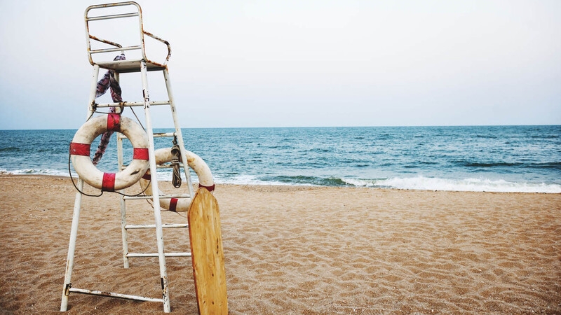 Пляжные спасатели Кипра вновь просят увеличить рабочее время и количество вышек