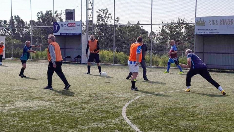 
В Пафосе играют в «пеший футбол»
