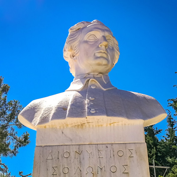 Бюст Дионисиоса Соломоса на одноименной площади в Пафосе 