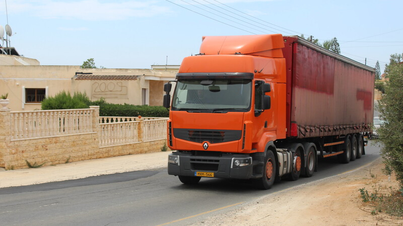 Полиция Кипра вводит ограничения на движение грузового транспорта по воскресеньям