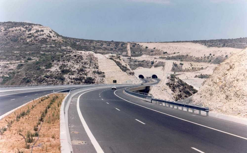 
Трассу Лимассол-Пафос частично закроют до сентября
