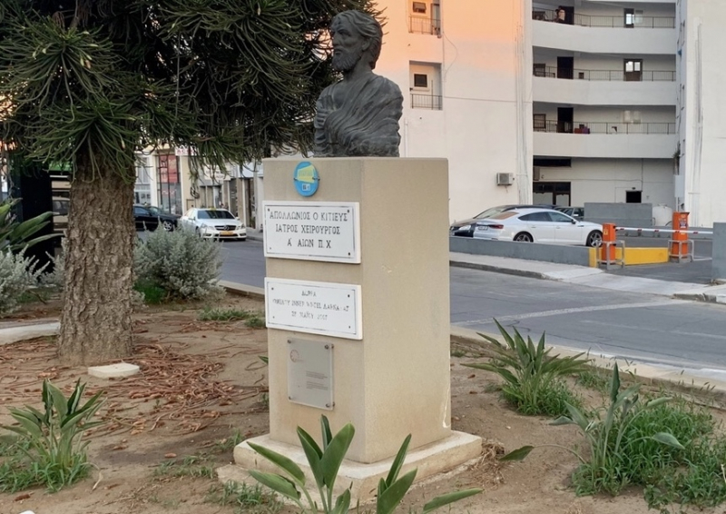 Бюст легендарного кипрского медика Аполлониоса Китионского