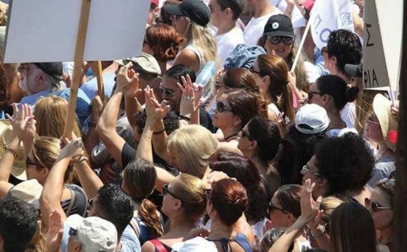 
Кому на Кипре запрещено выходить на забастовку?
