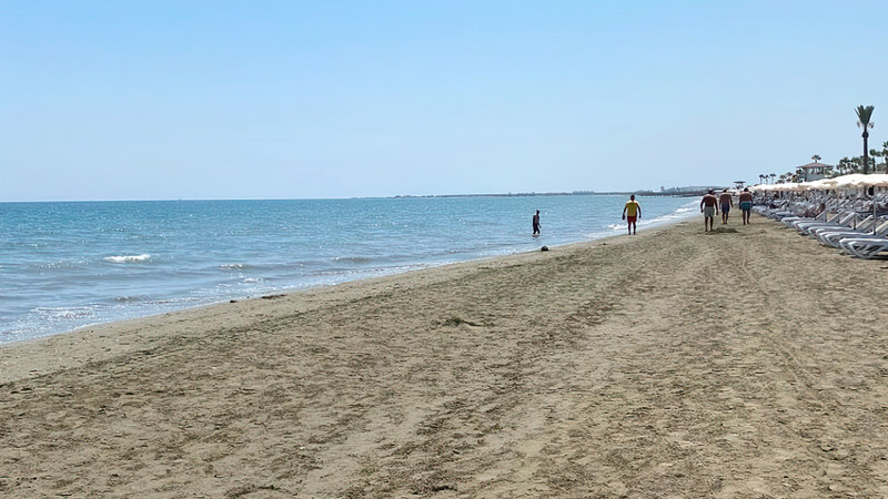 Пляж Маккензи эвакуировали из-за неисправности канализации