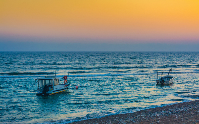 Удивительно красивый пляж в кипрской деревушке Мандрия