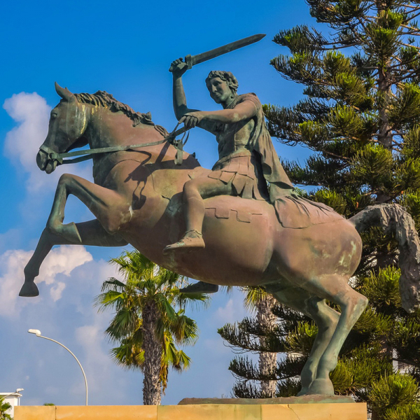 Конная статуя Александра Великого в Пафосе