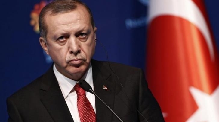 Турецкий президент подал в суд на издание за то, что его послали на...