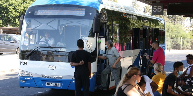 Жители Никосии и Ларнаки смогут бесплатно пользоваться автобусами