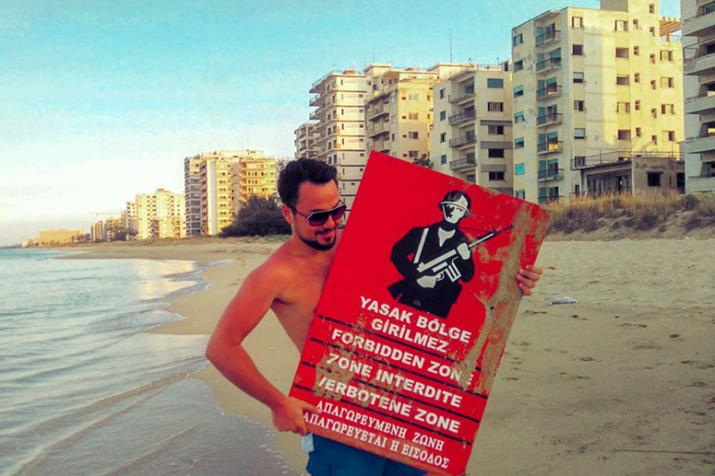 Пляжный беспредел: как прошло открытие пляжа в кипрской Вароше (фото)
