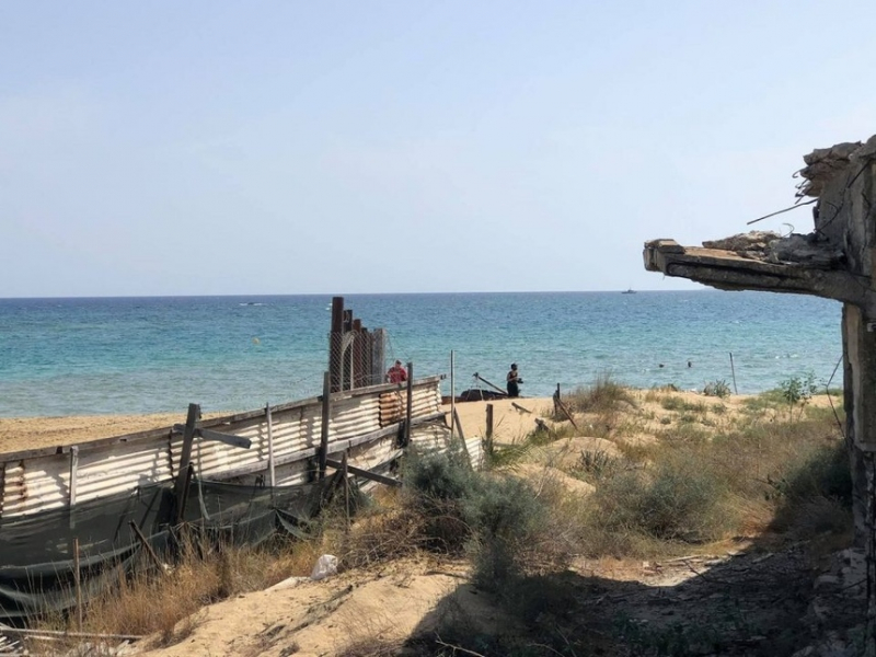 Пляжный беспредел: как прошло открытие пляжа в кипрской Вароше (фото)
