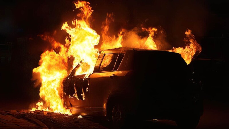 Две сгоревших машины в районе Лимассола