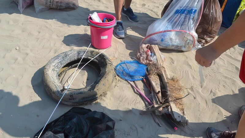 На пляже Коннос собрали 112 кг мусора
