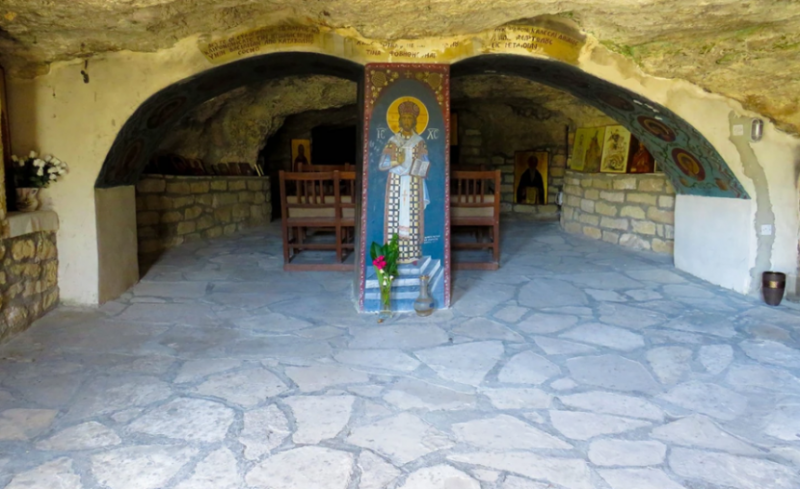 Панагия Хрисоспилиотисса - древние христианские катакомбы и уникальный пещерный храм 