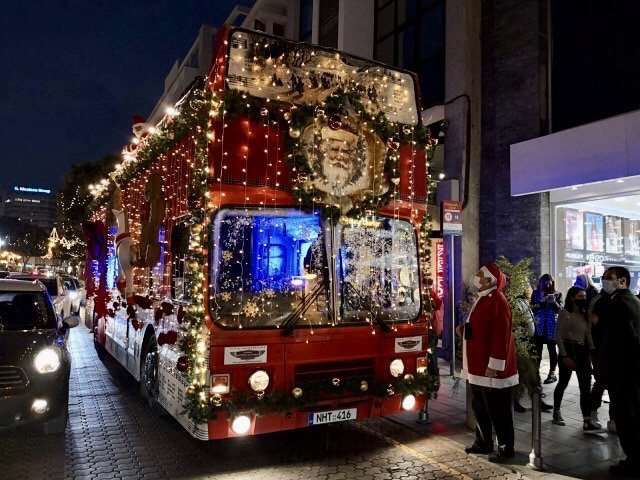 Рождественский автобус Лимассола вышел на праздничный маршрут 