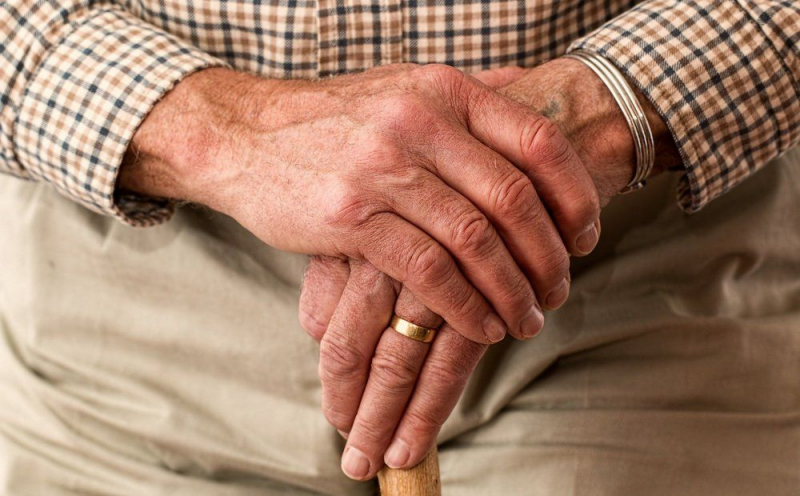 
Одиночество и болезни: как карантин влияет на пожилых?
