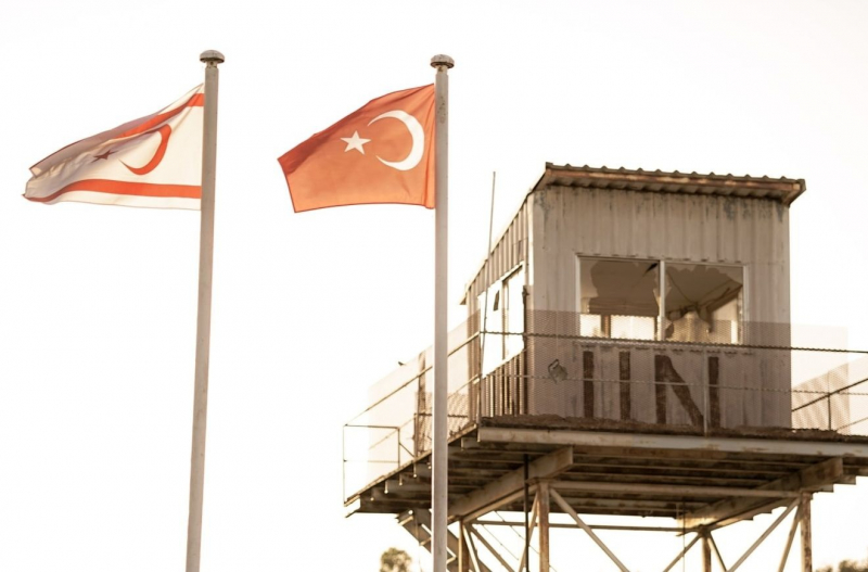 Турко-киприоты отказываются отбывать карантин и добровольно заблокировались в буферной зоне