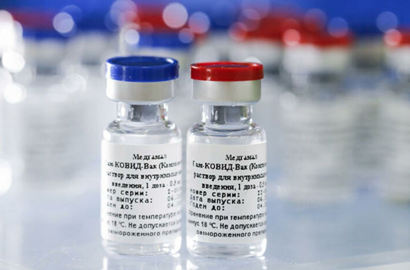 Евросоюз в феврале решит, одобрить ли российскую вакцину