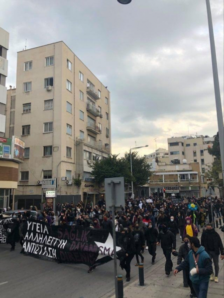 Мирный марш в Никосии и гроб со свечами в Лимассоле