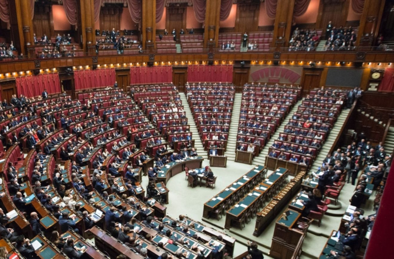 Парламент одобрил этический кодекс депутата: нарушители будут наказываться публичными выговорами