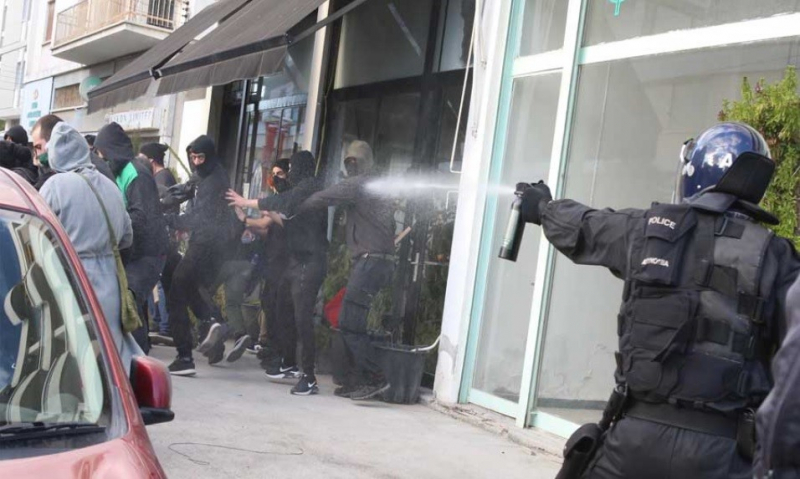 
Полиция разогнала несанкционированный митинг в центре Никосии
