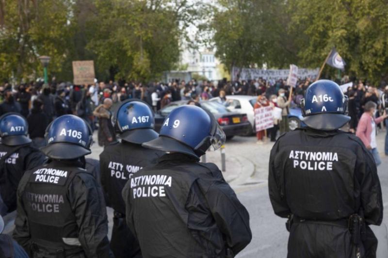 В Лимассоле прошел одноглазый протест против полицейского насилия