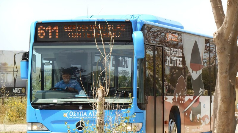 В Лимассоле женщина устроила схватку с полицией в автобусе