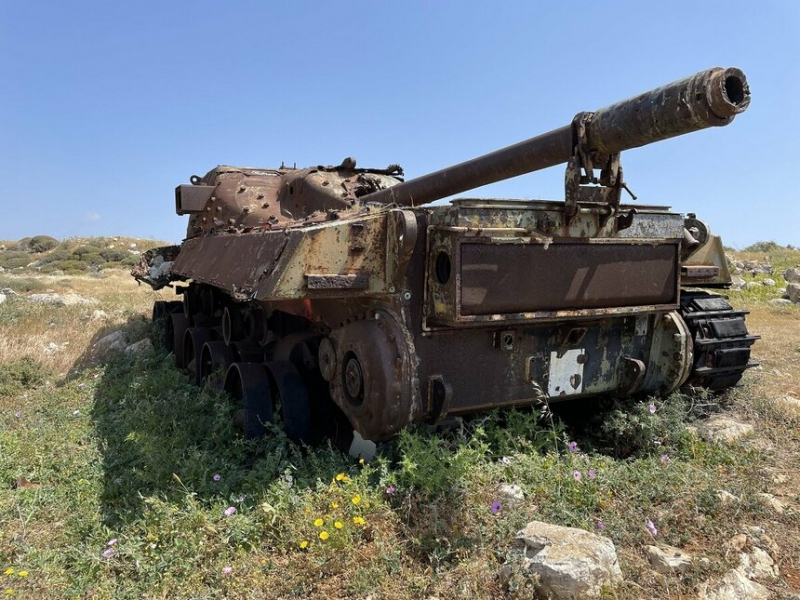 Британский танковый полигон на Кипре под деревней Ксилофагу