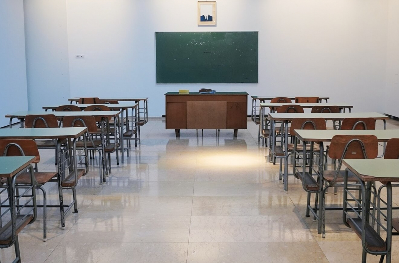 Сегодня власти Кипра решат закрыть ли школы со следующей недели