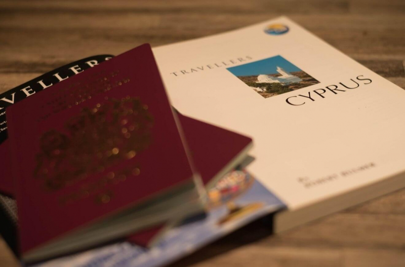 Выдачу неположенных “золотых” паспортов объяснили ошибками в трактовке законов