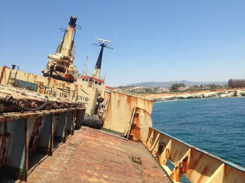 Заброшенный корабль Edro III под Пафосом. Взгляд изнутри