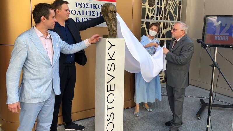 Бюст Достоевского открыли на Кипре в День России