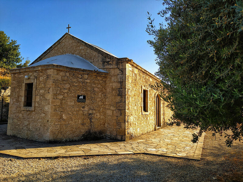 Церковь святого Харалампия рядом с заброшенной деревней Киос на Кипре (Agios Charalambos Church, Kios)