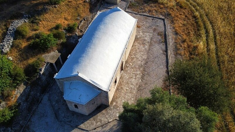 Церковь святого Харалампия рядом с заброшенной деревней Киос на Кипре (Agios Charalambos Church, Kios)