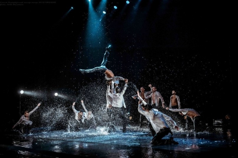 Шоу "Танцы под дождем" снова на Кипре!