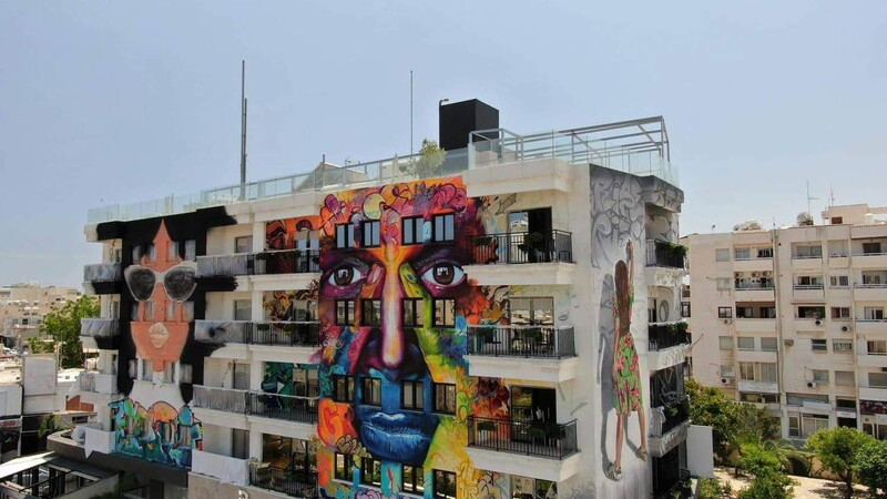 В Ларнаке расписали граффити стены Rise Hotel
