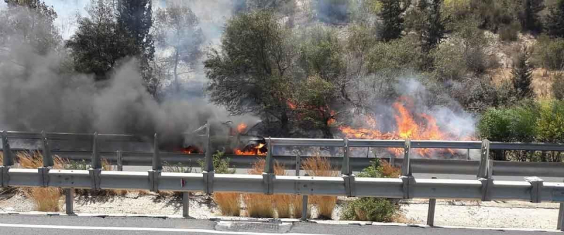 
Из-за пожара в Пентакомо эвакуировали жителей и перекрыли шоссе
