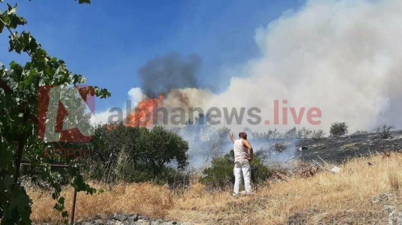 В деревнях к востоку от Лимассола бушует сильнейший пожар