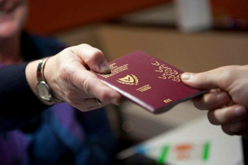 Власти Кипра начали процедуру отзыва "золотых паспортов"