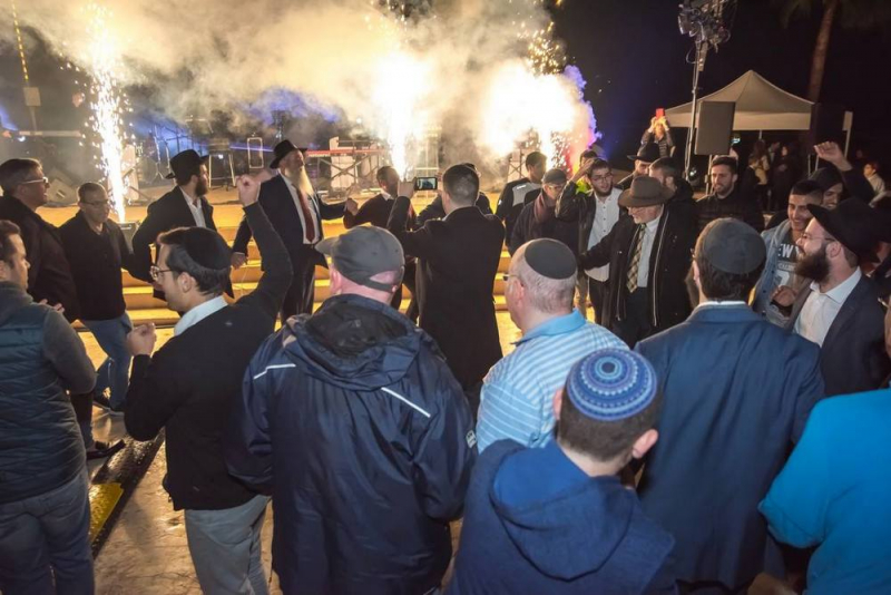
Еврейская община приглашает на праздник Хануки
