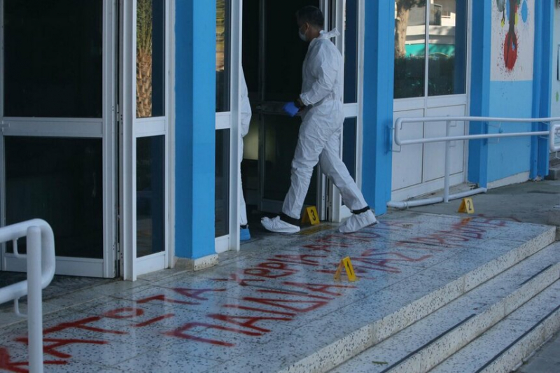 После массовых беспорядков в школах Кипра разместят охранников